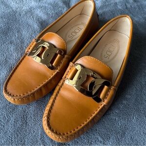 Tod's Tan Leather Loafers with Gold Buckle